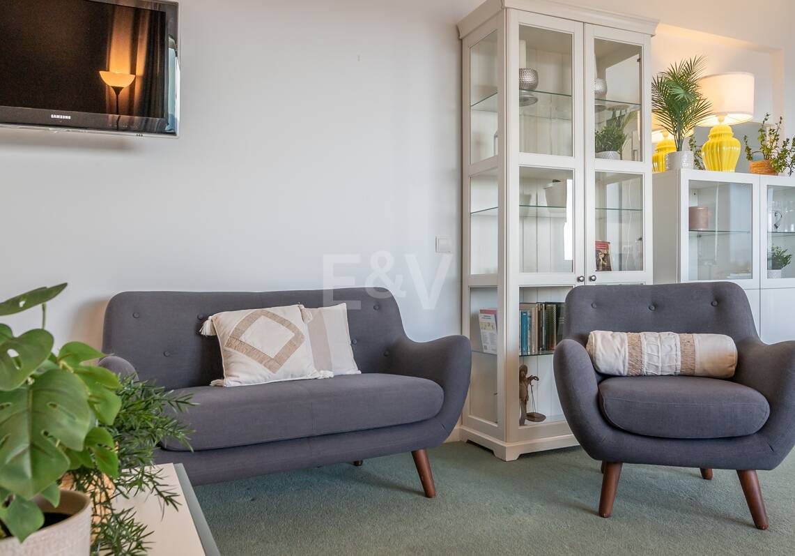Estudio exclusivo junto a la playa de Elviria con vistas al mar. Ubicación inmejorable.