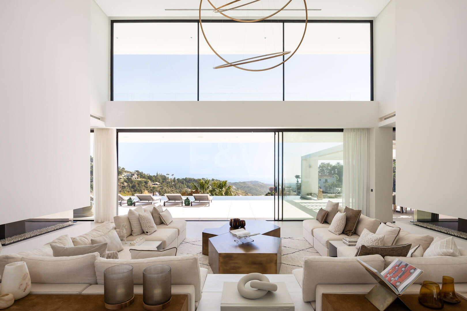 Moderne Luxusvilla mit Panoramablick