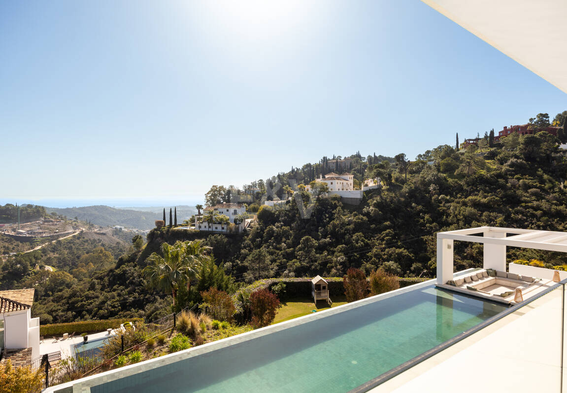 Moderne Luxusvilla mit Panoramablick