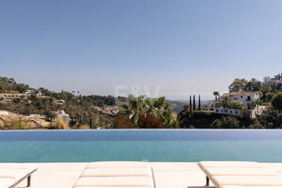 Moderne Luxusvilla mit Panoramablick