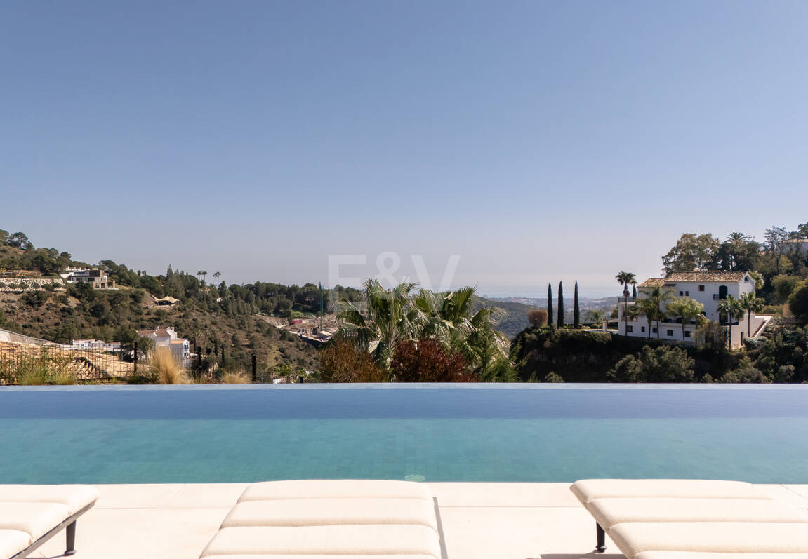 Moderne Luxusvilla mit Panoramablick