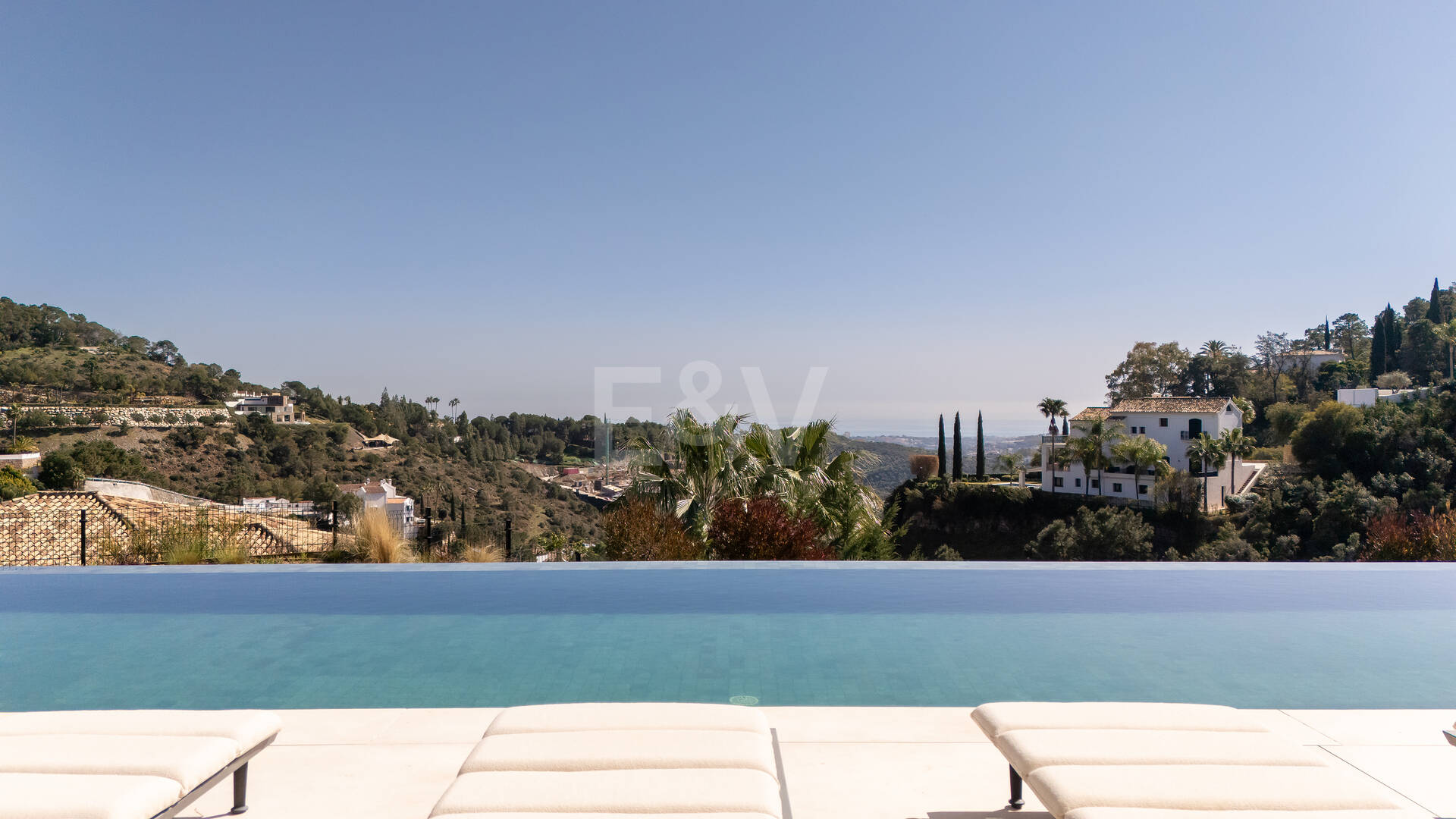 Moderne Luxusvilla mit Panoramablick