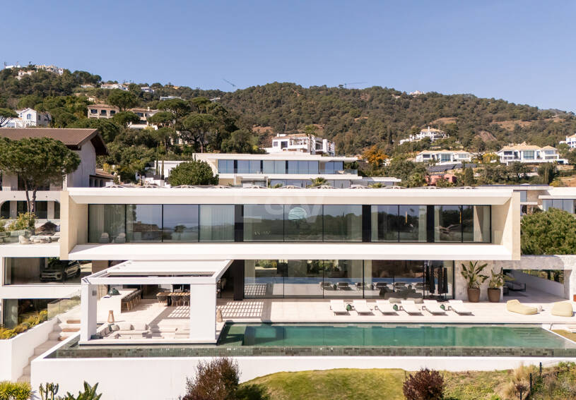 Moderne Luxusvilla mit Panoramablick