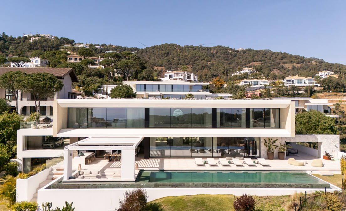 Contemporary Luxury Villa with Panoramic Views