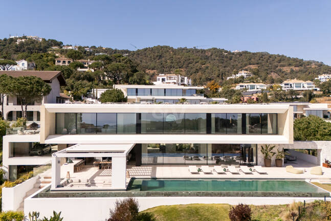 Moderne Luxusvilla mit Panoramablick