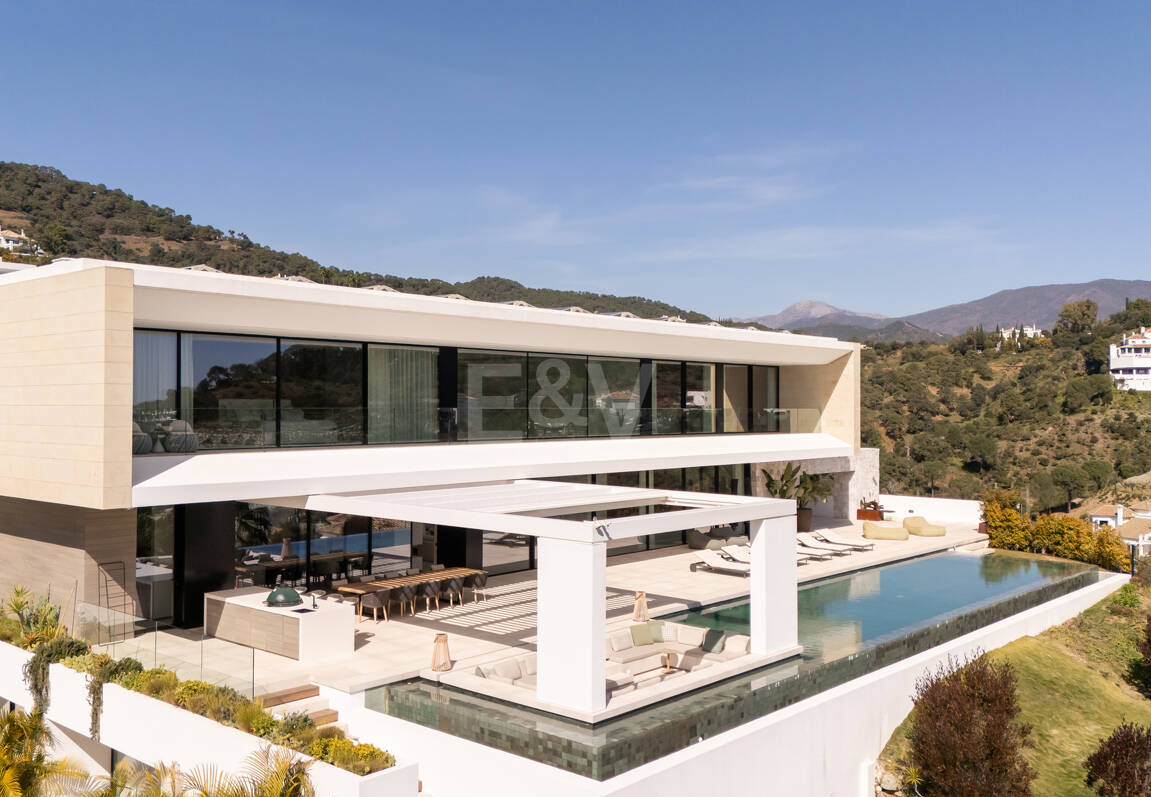Moderne Luxusvilla mit Panoramablick