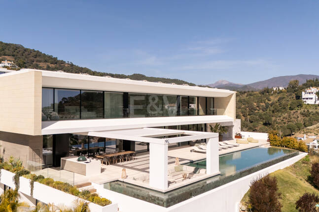 Moderne Luxusvilla mit Panoramablick