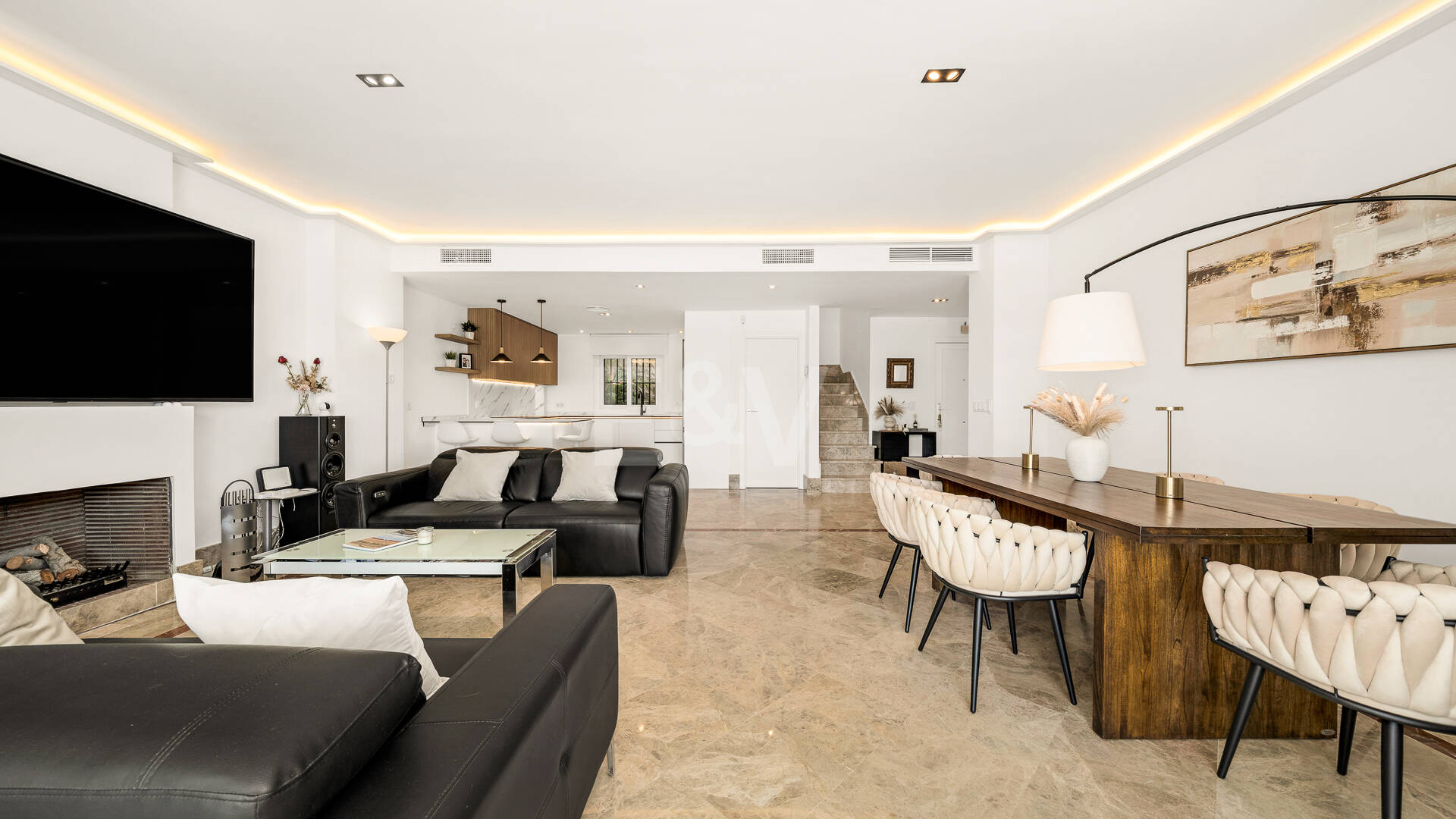 En fantastisk villa med utsikt över havet och golfbanan, i utmärkt skick, belägen i ett exklusivt gated community