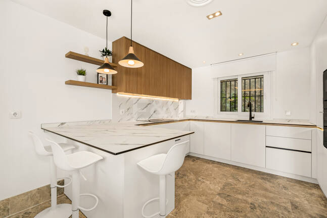 En fantastisk villa med utsikt över havet och golfbanan, i utmärkt skick, belägen i ett exklusivt gated community