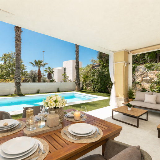 En fantastisk villa med utsikt över havet och golfbanan, i utmärkt skick, belägen i ett exklusivt gated community