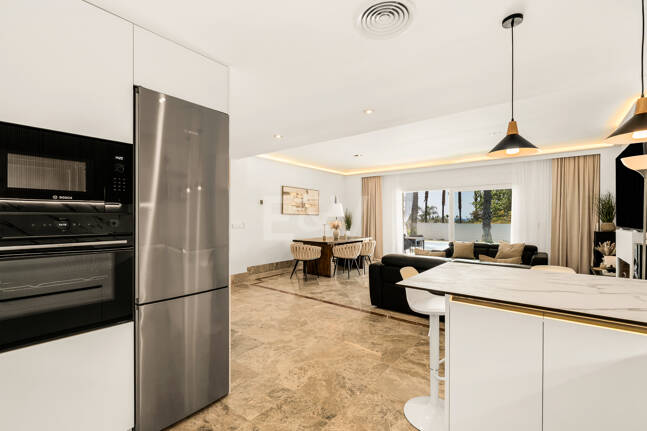 En fantastisk villa med utsikt över havet och golfbanan, i utmärkt skick, belägen i ett exklusivt gated community