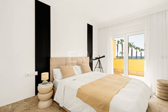 En fantastisk villa med utsikt över havet och golfbanan, i utmärkt skick, belägen i ett exklusivt gated community