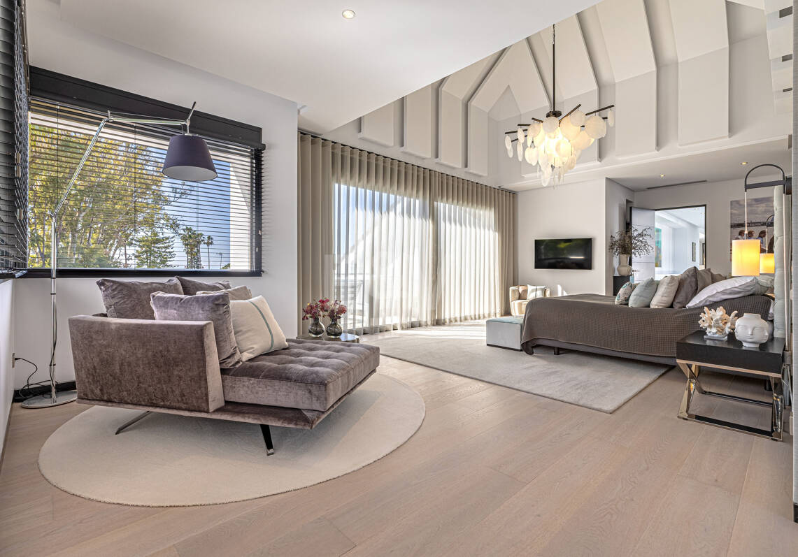 Elegante moderne Architektenvilla mit Meerblick, nur Schritte vom Strand entfernt