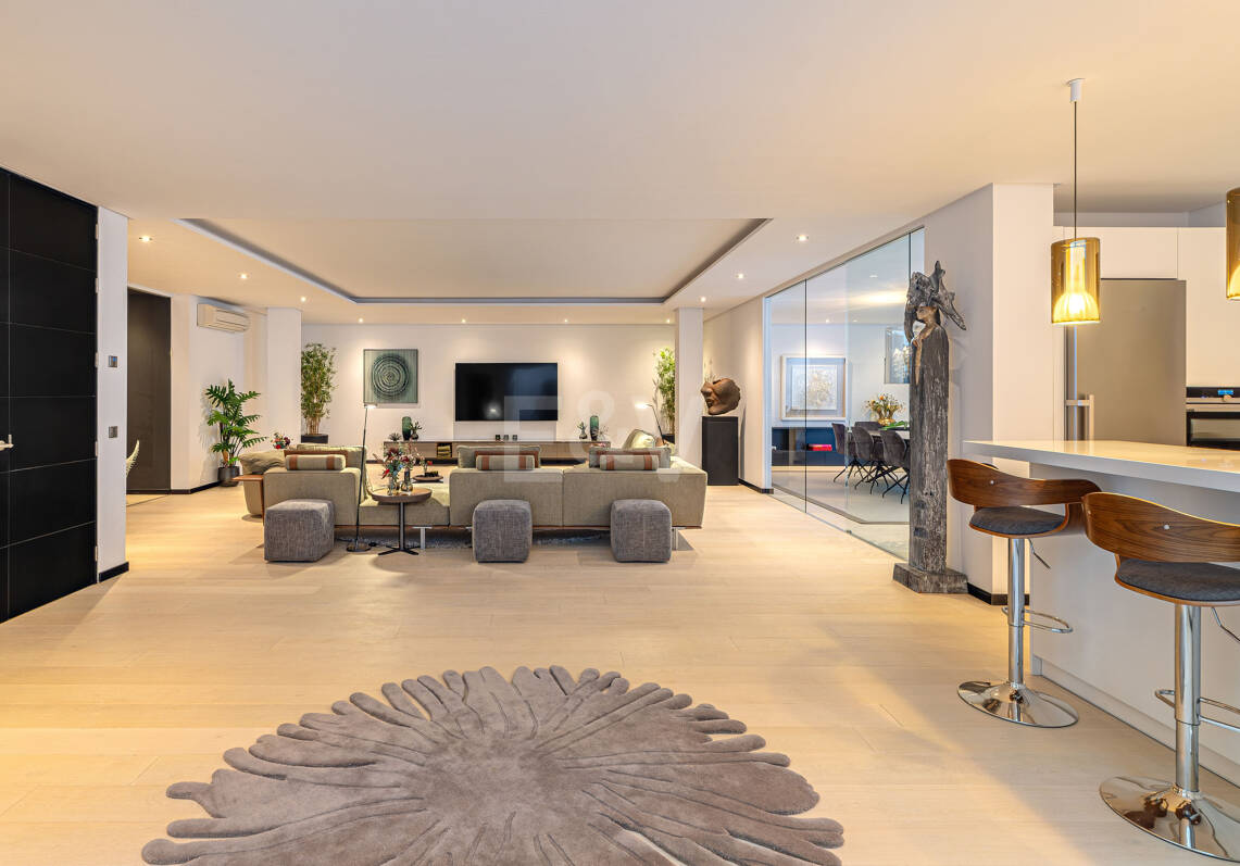 Elegante moderne Architektenvilla mit Meerblick, nur Schritte vom Strand entfernt