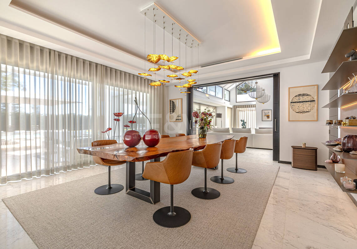 Elegante moderne Architektenvilla mit Meerblick, nur Schritte vom Strand entfernt