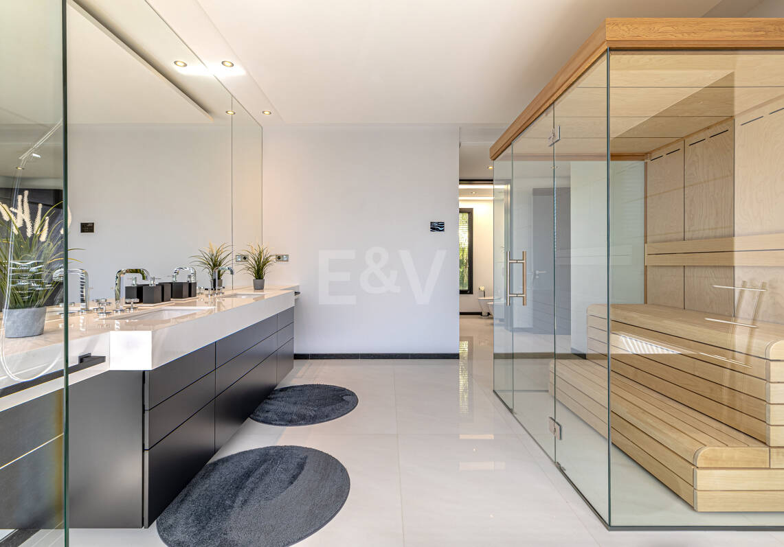Elegante moderne Architektenvilla mit Meerblick, nur Schritte vom Strand entfernt