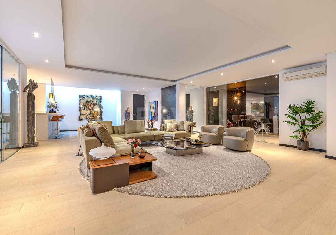 Elegante moderne Architektenvilla mit Meerblick, nur Schritte vom Strand entfernt