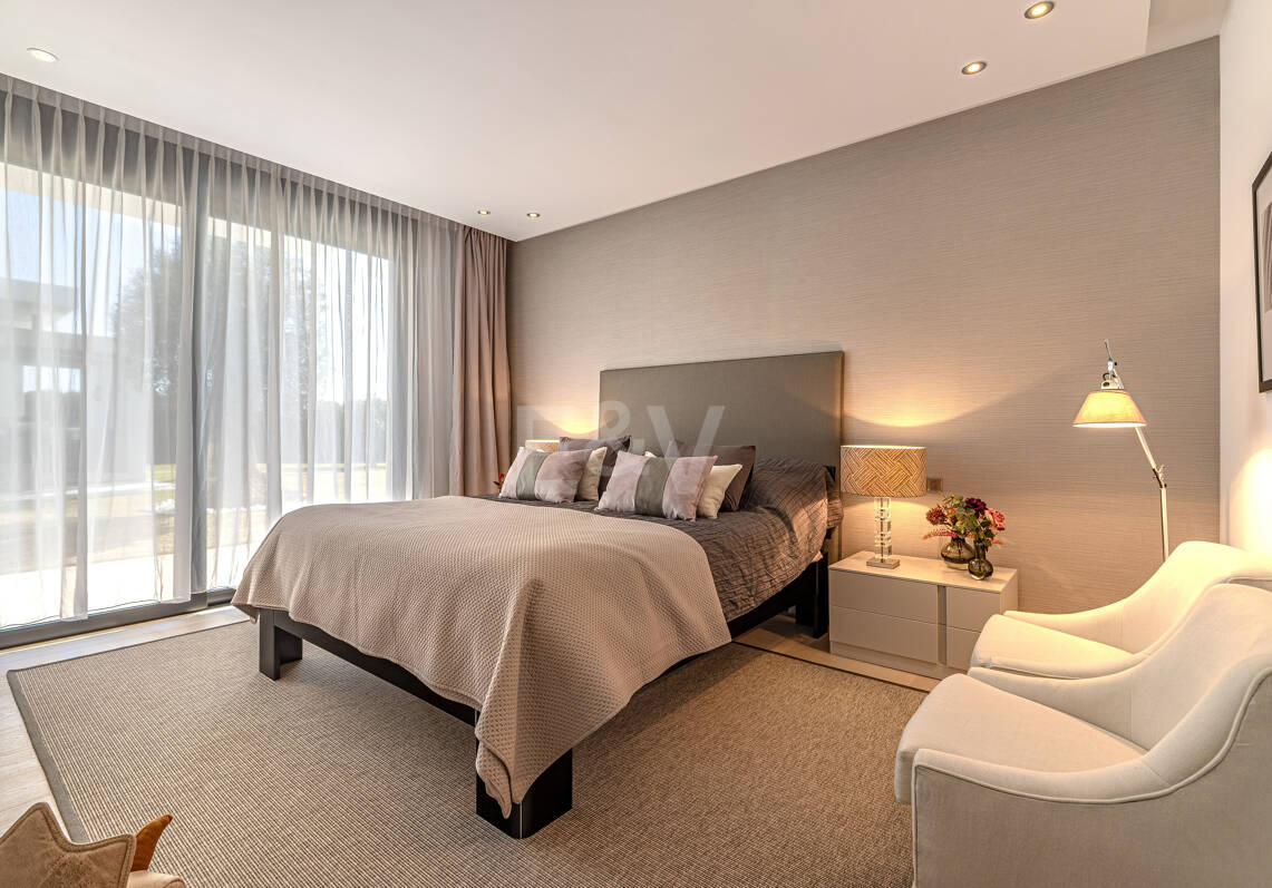 Elegante moderne Architektenvilla mit Meerblick, nur Schritte vom Strand entfernt