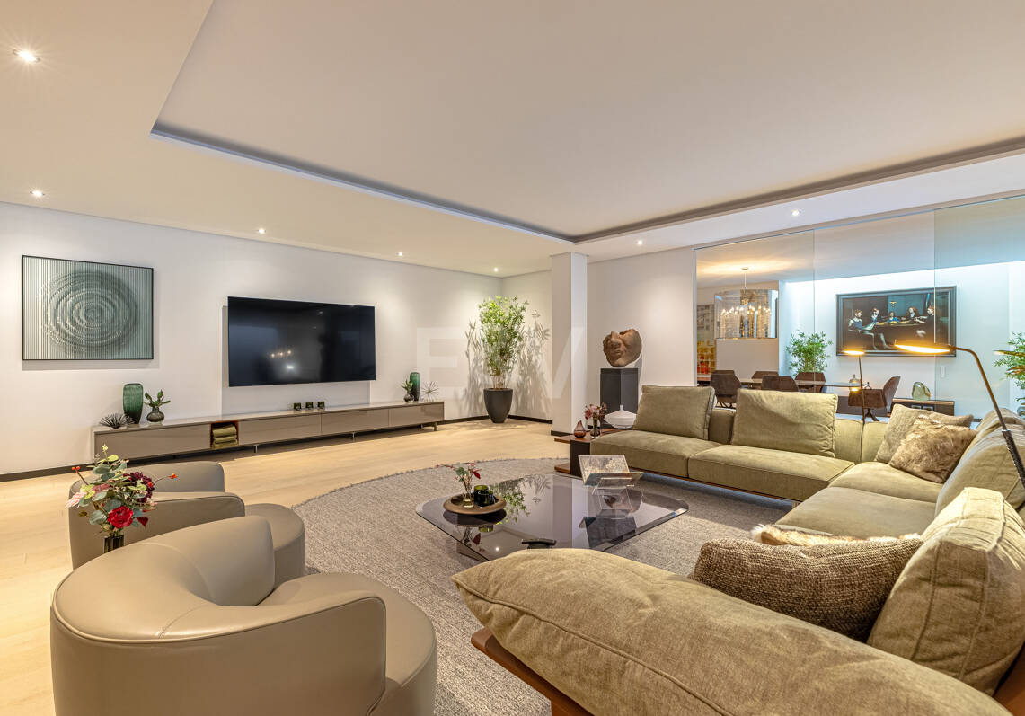 Elegante moderne Architektenvilla mit Meerblick, nur Schritte vom Strand entfernt