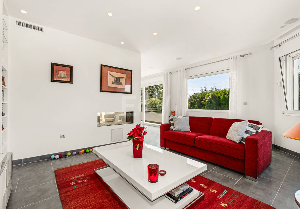 Villa contemporánea con vistas al mar y a la montaña en El Rosario