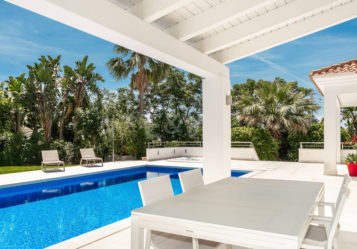 Villa contemporánea con vistas al mar y a la montaña en El Rosario
