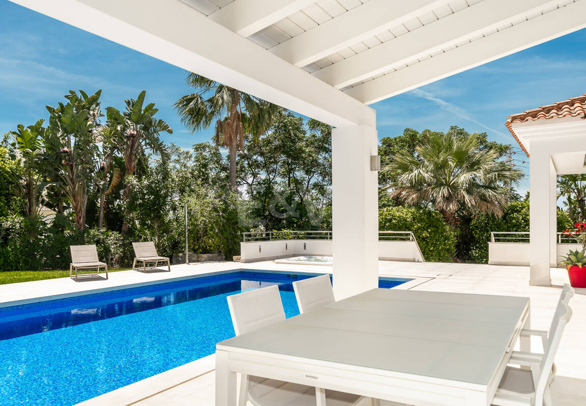 Villa till salu i El Rosario, Marbella Öst