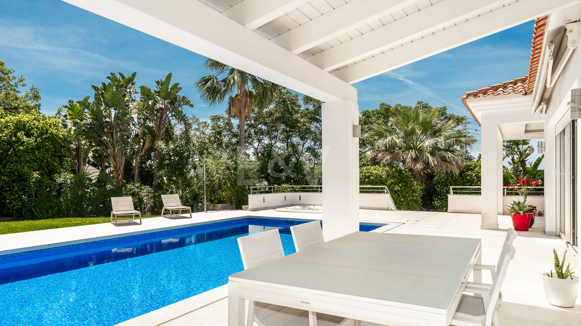 Villa till salu i El Rosario, Marbella Öst