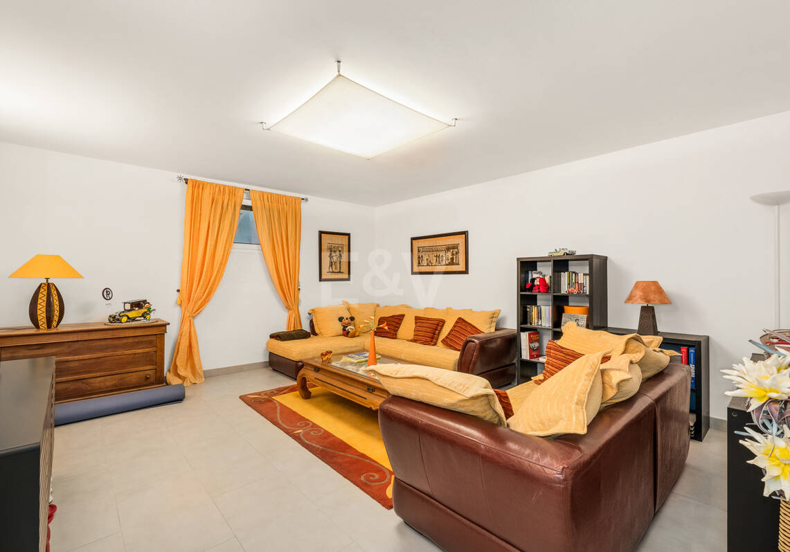 Villa contemporánea con vistas al mar y a la montaña en El Rosario