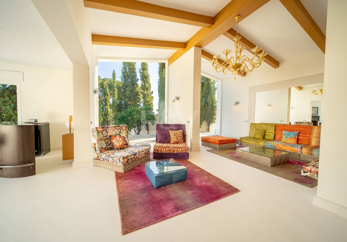 Contemporary Villa Close to Golf, Amenities and Independent Apartment
