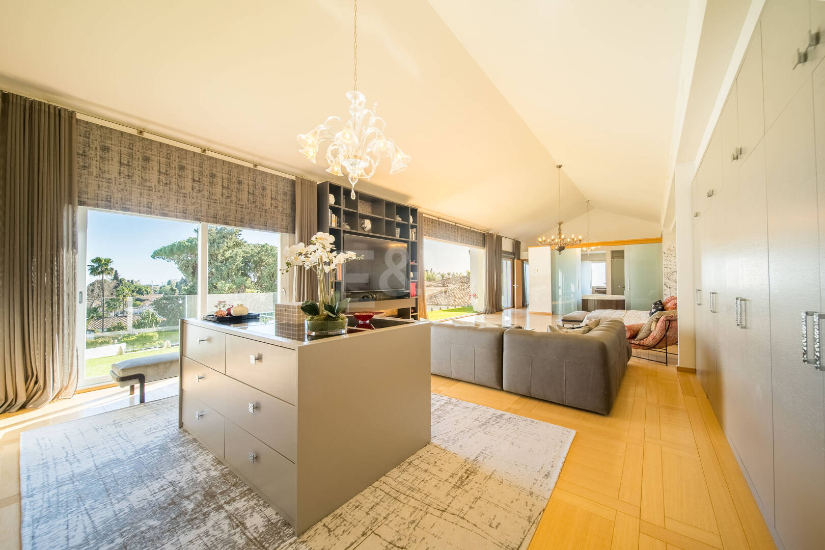 Moderne Villa nahe Golf, Annehmlichkeiten und separatem Apartment