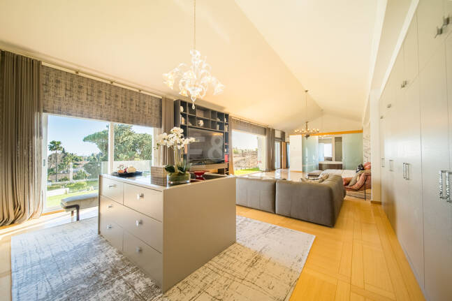 Moderne Villa nahe Golf, Annehmlichkeiten und separatem Apartment