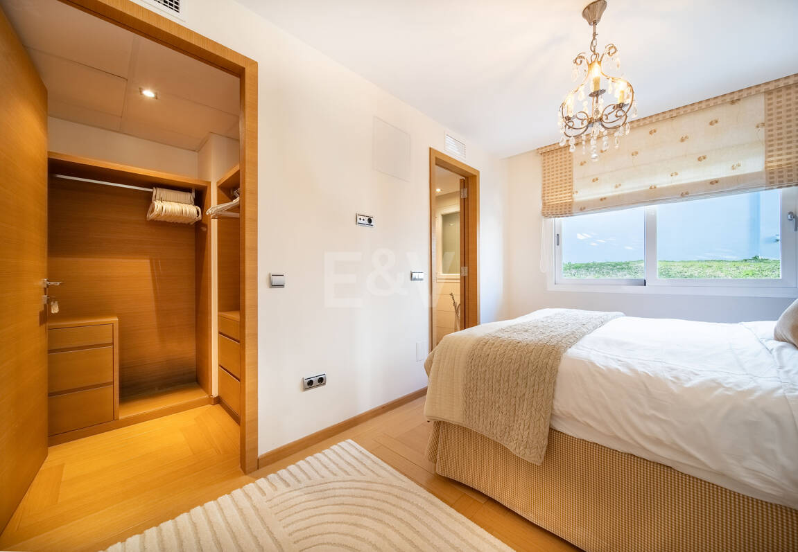 Moderne Villa nahe Golf, Annehmlichkeiten und separatem Apartment