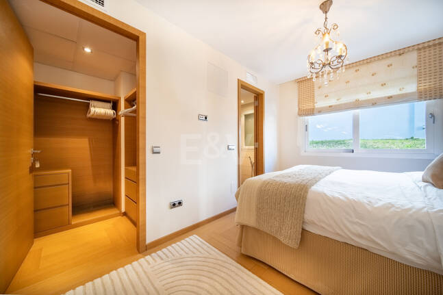 Moderne Villa nahe Golf, Annehmlichkeiten und separatem Apartment