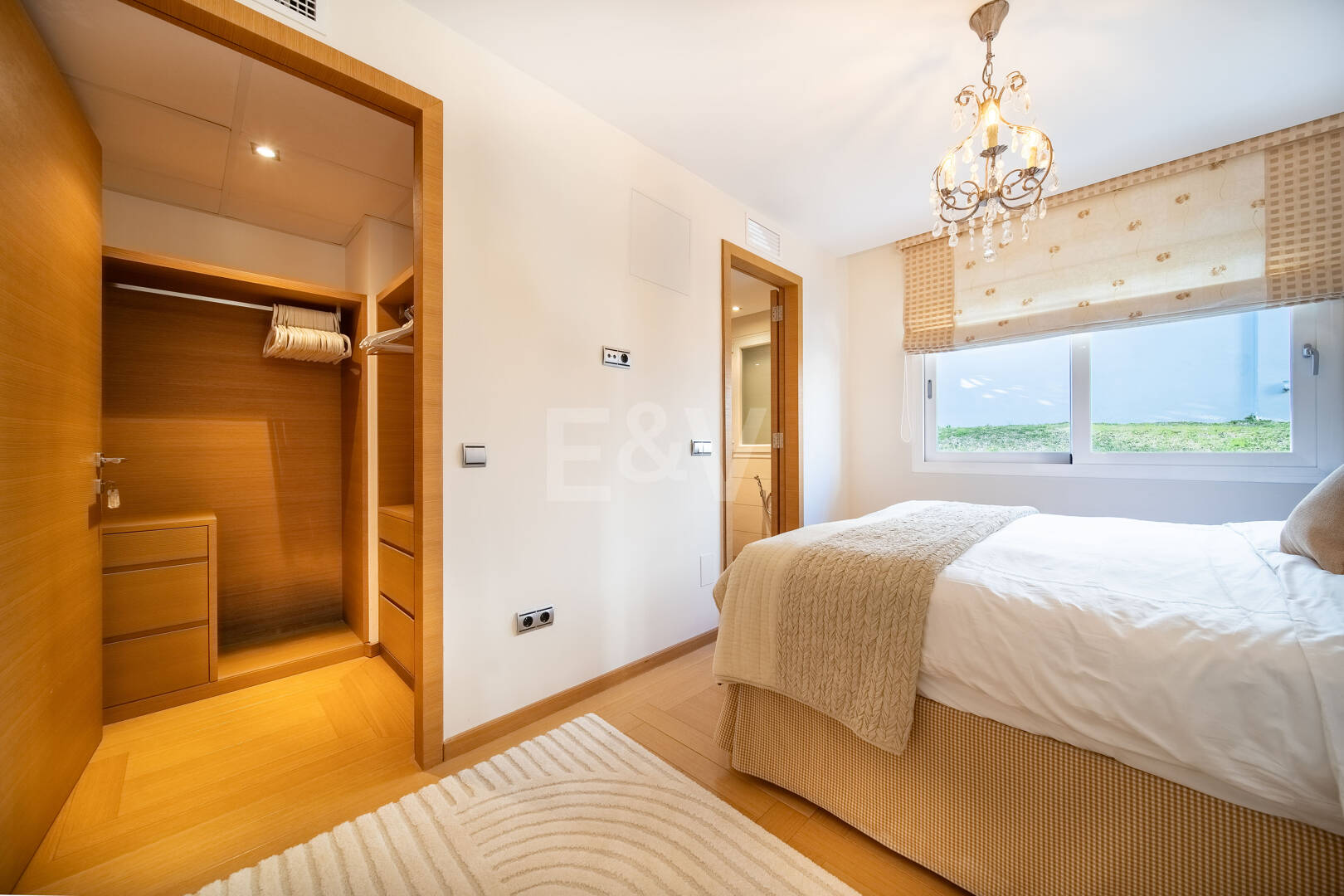 Moderne Villa nahe Golf, Annehmlichkeiten und separatem Apartment