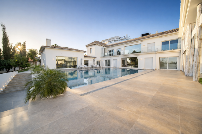 Moderne Villa nahe Golf, Annehmlichkeiten und separatem Apartment