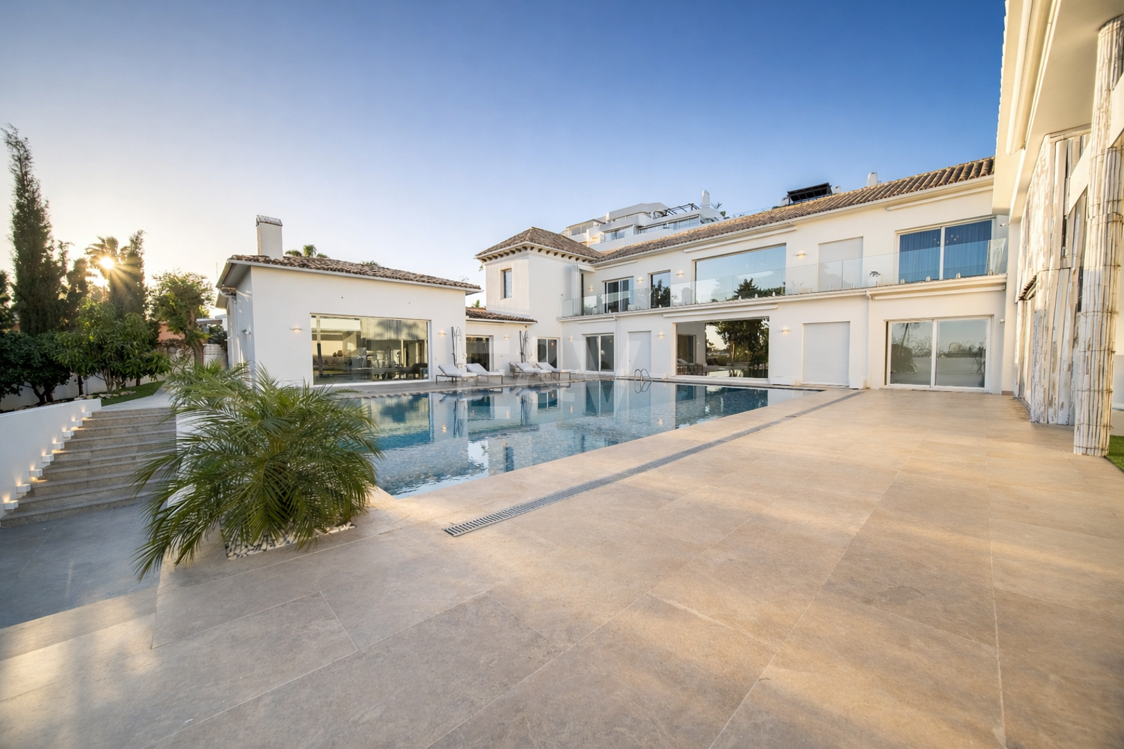 Moderne Villa nahe Golf, Annehmlichkeiten und separatem Apartment