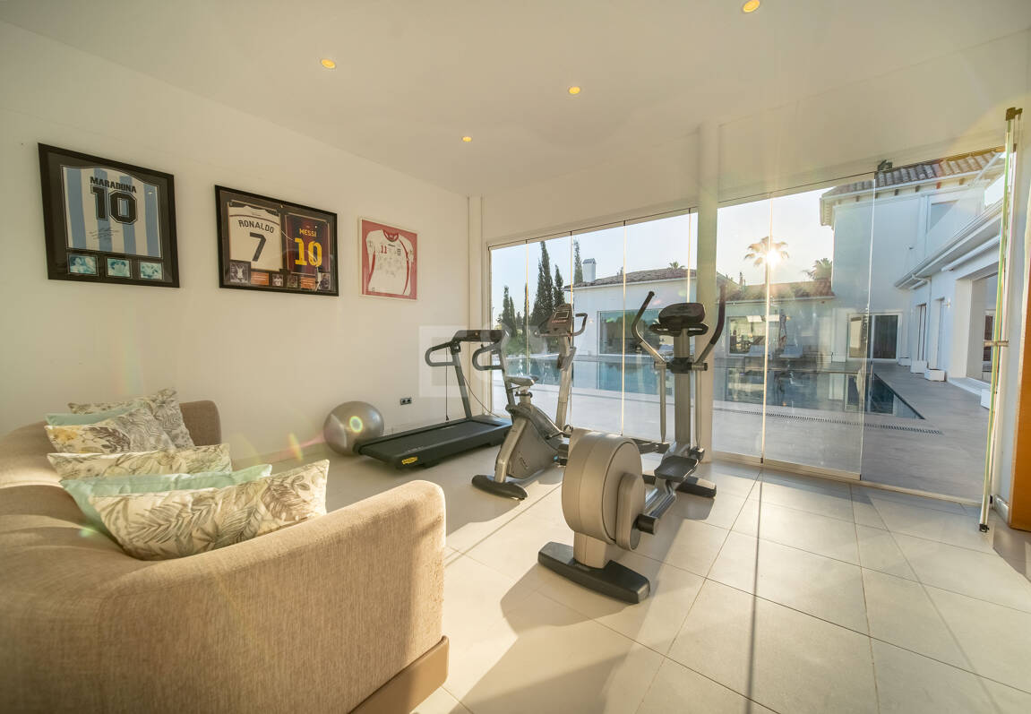 Moderne Villa nahe Golf, Annehmlichkeiten und separatem Apartment