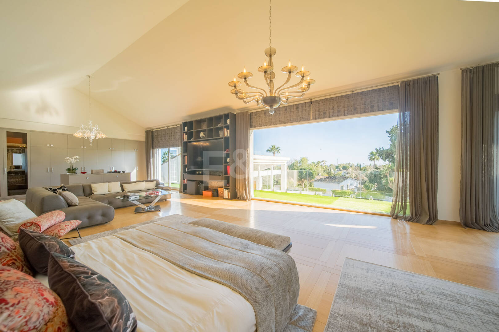 Moderne Villa nahe Golf, Annehmlichkeiten und separatem Apartment