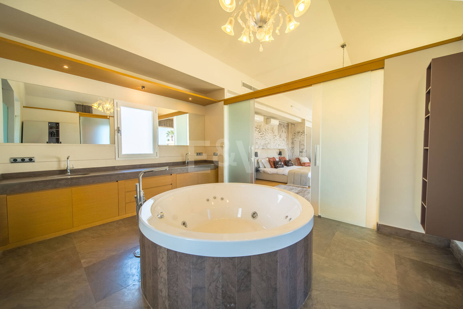 Moderne Villa nahe Golf, Annehmlichkeiten und separatem Apartment