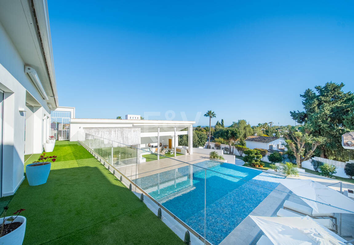 Moderne Villa nahe Golf, Annehmlichkeiten und separatem Apartment