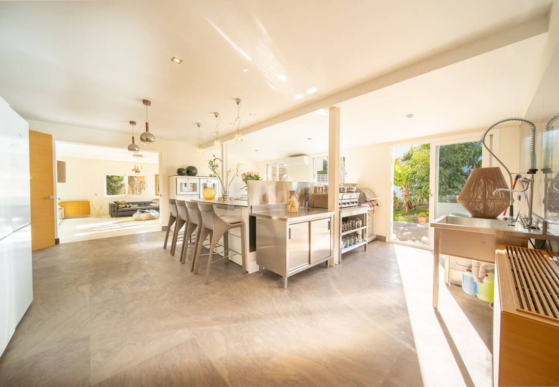 Moderne Villa nahe Golf, Annehmlichkeiten und separatem Apartment