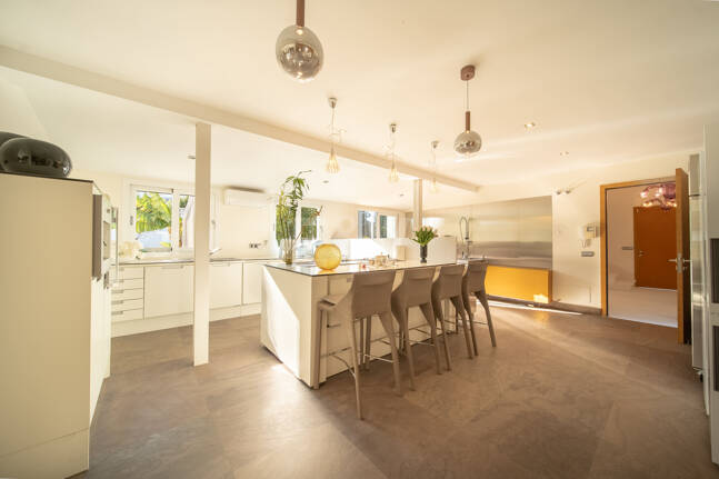 Moderne Villa nahe Golf, Annehmlichkeiten und separatem Apartment