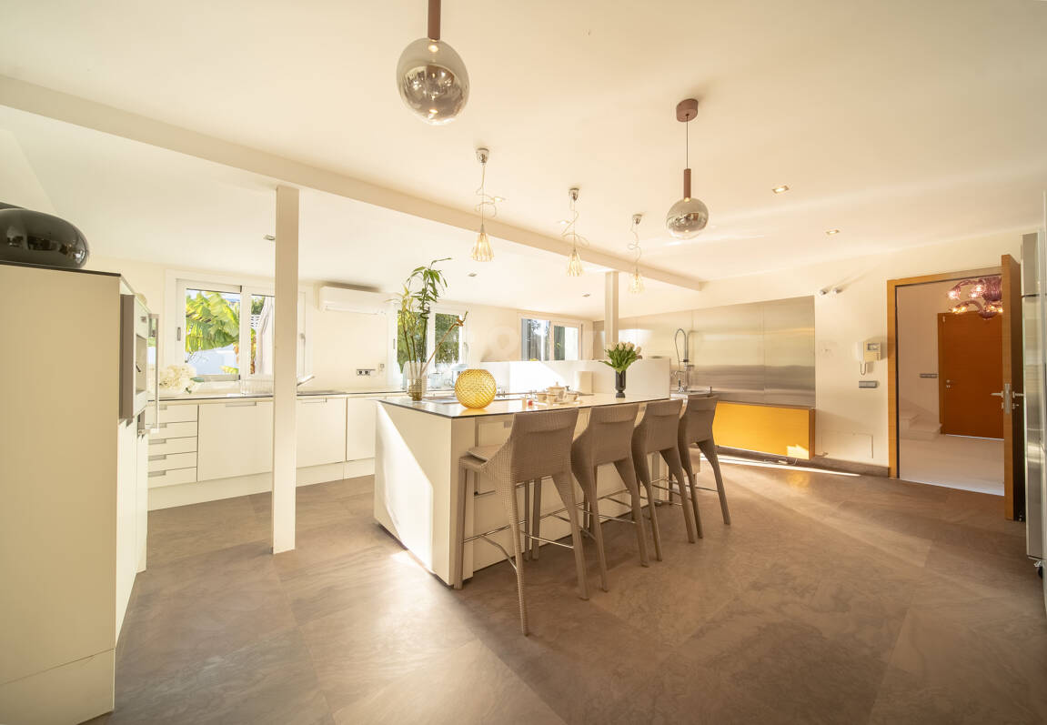 Moderne Villa nahe Golf, Annehmlichkeiten und separatem Apartment