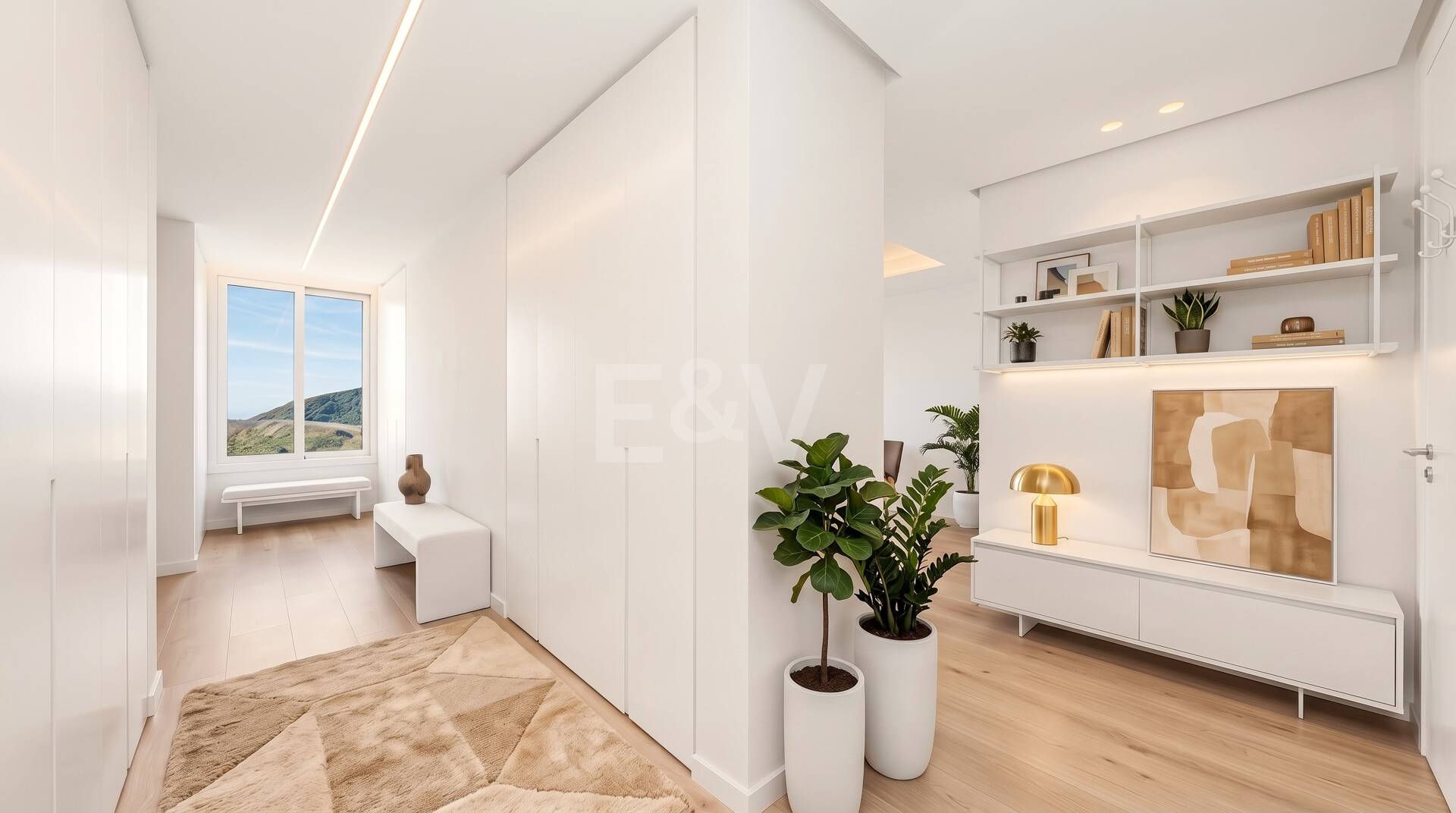 Villa de lujo con salón de doble altura, vistas panorámicas al mar y servicios de resort en Palo Alto, Marbella