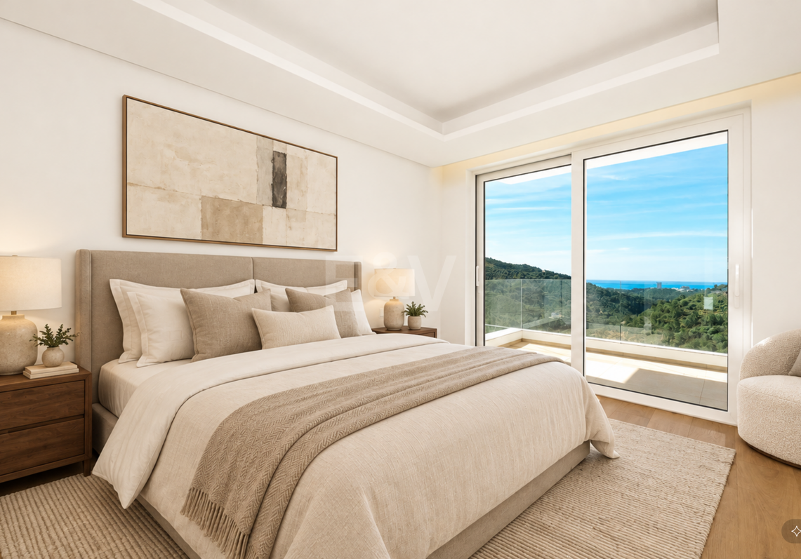 Villa de lujo con salón de doble altura, vistas panorámicas al mar y servicios de resort en Palo Alto, Marbella