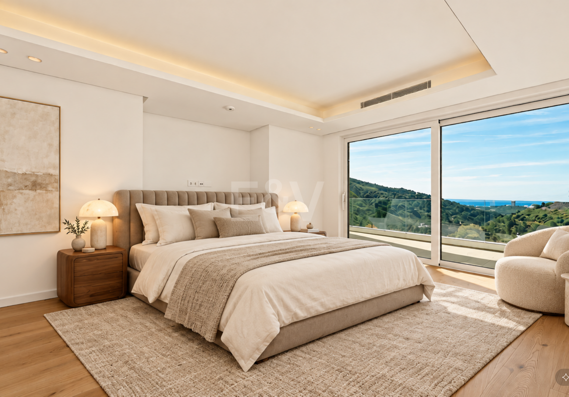 Villa de lujo con salón de doble altura, vistas panorámicas al mar y servicios de resort en Palo Alto, Marbella