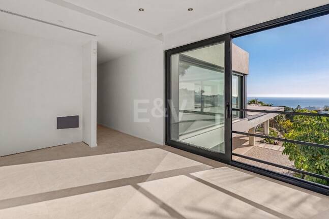 Frontline Golf Villa with Stunning Sea Views