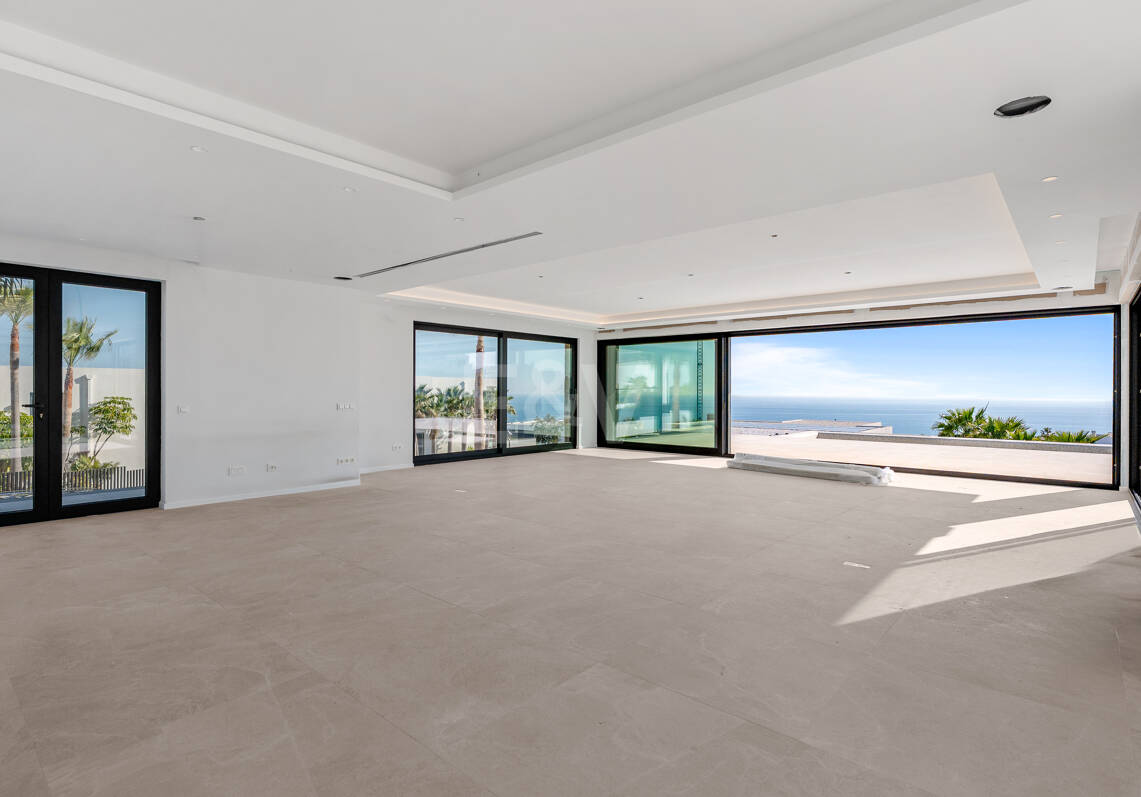 Villa en primera línea de golf con impresionantes vistas al mar