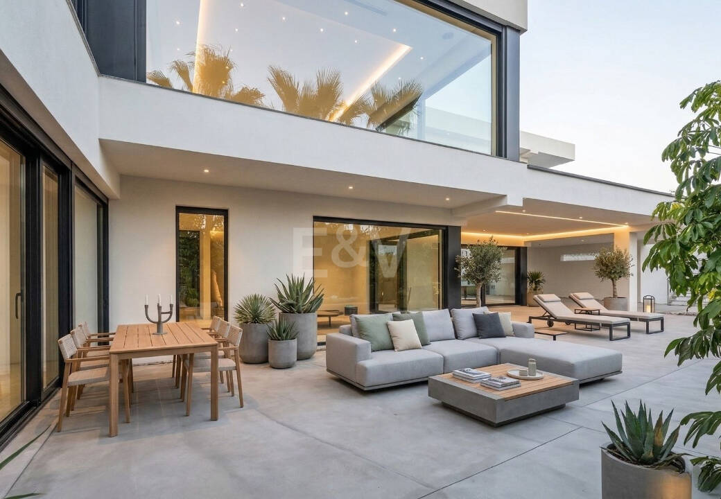 Frontline Golf Villa with Stunning Sea Views