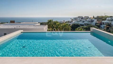 Villa en primera línea de golf con impresionantes vistas al mar